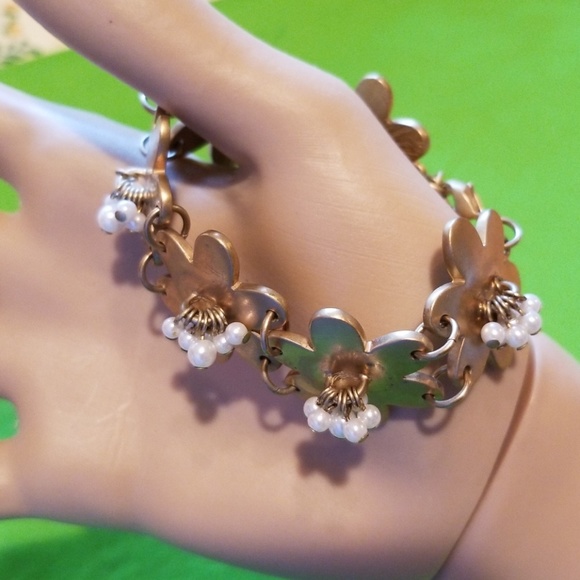 <CYNTHIA GARRETT> Daisy Faux Pearl Bracelet - Picture 3 of 8